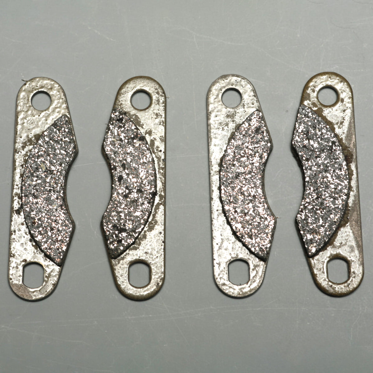 Mugen Seiki Brake Pads (4pcs): X8R/8/8E, X8TR/8T